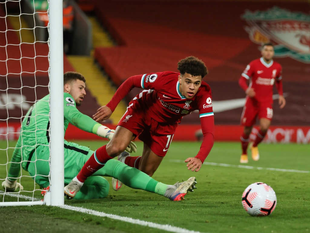 他在中场拦 他在中场拦